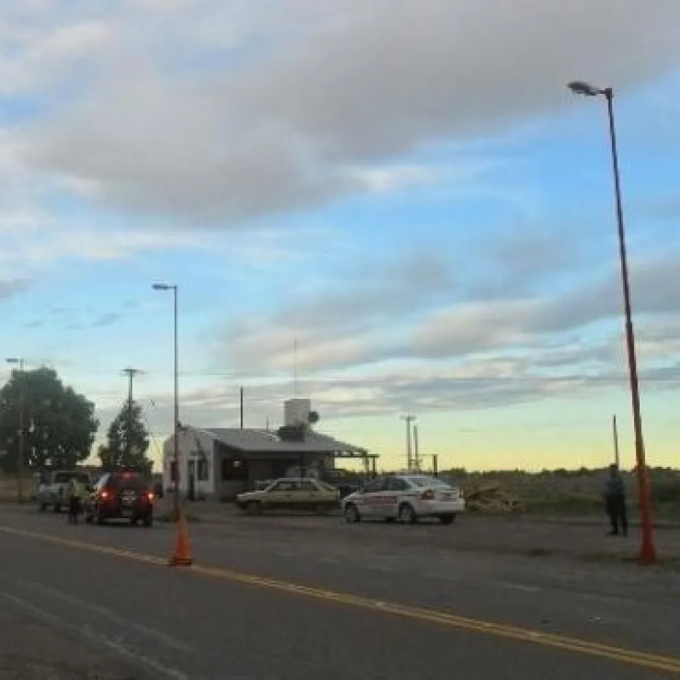 Cayó con su moto en la ruta 3, y afortunadamente sólo sufrió raspones
