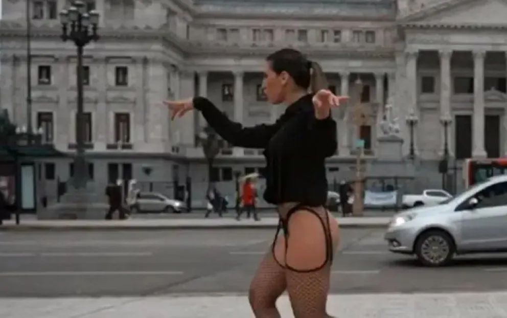 Problemas legales para Cinthia Fernández por el polémico spot que grabó en portaligas