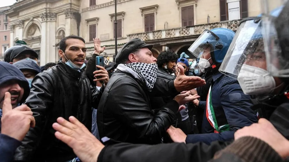 Ministra italiana advirtió por la posible presencia de "extremistas" en marchas antivacunas