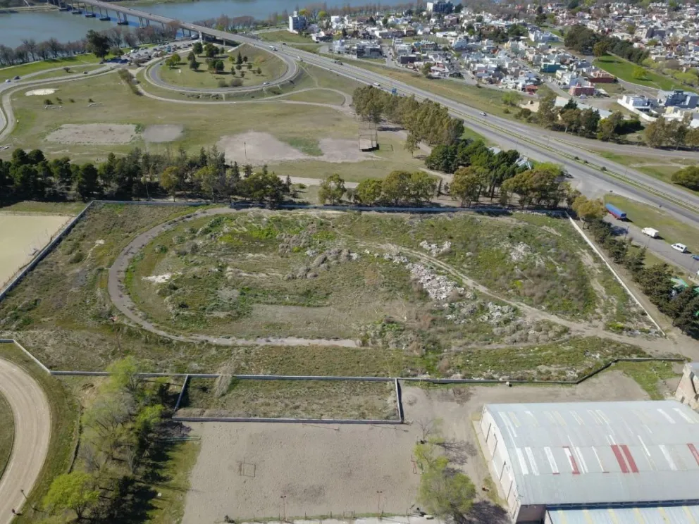 Quieren terminar con el basurero del ex velódromo municipal