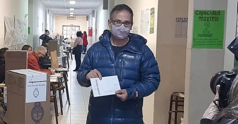 El principal candidato de Juntos Somos Río Negro votó en Bariloche