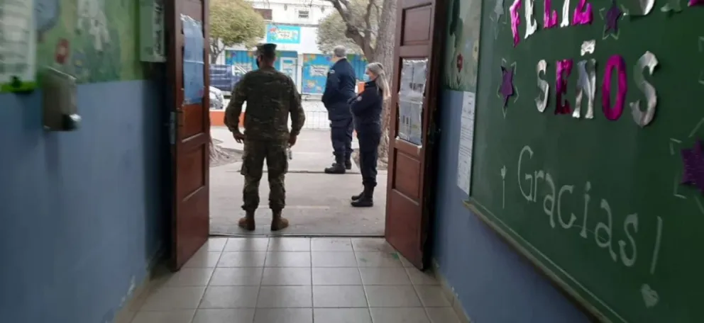 Clima tranquilo en las escuelas de Viedma, en las primeras horas de los comicios