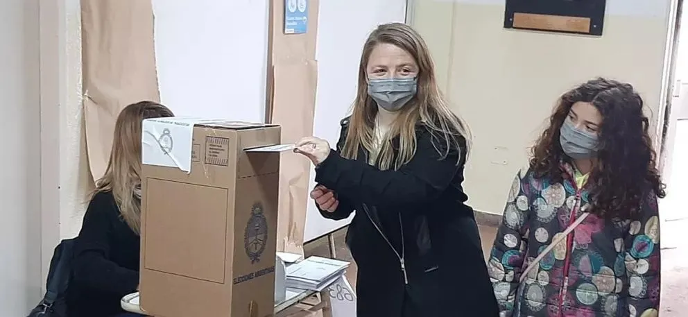 Ana Marks, la cabeza de la lista K votó en Bariloche