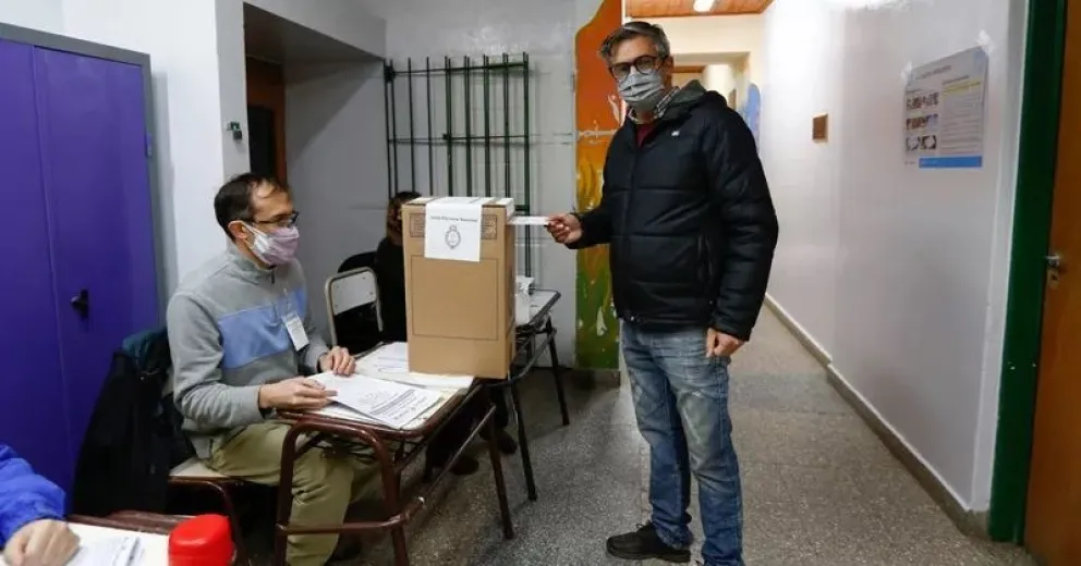 Después de vencer al covid, el ministro Valeri se emocionó por poder votar