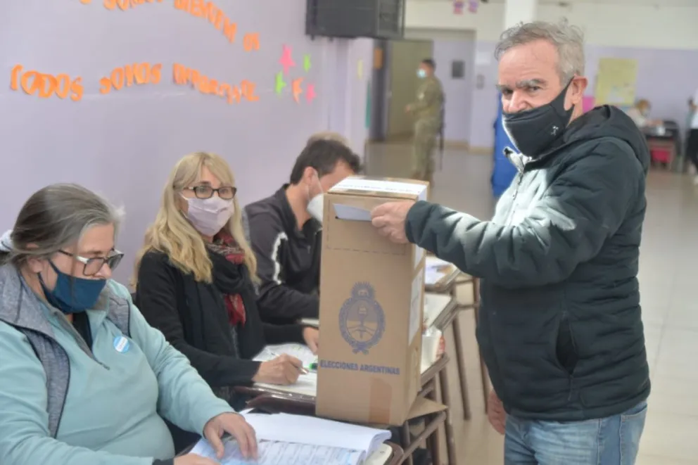 Votó De Rege y pidió "quitar dramatismo a la elección"