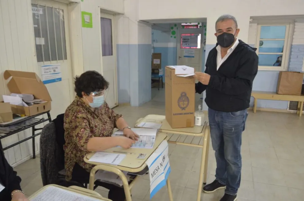 Votó Pesatti y destacó la organización del comicio
