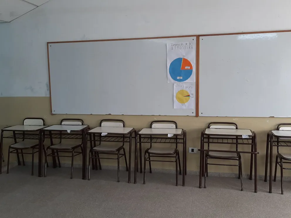Escándalo en una mesa de la escuela del barrio Las Flores