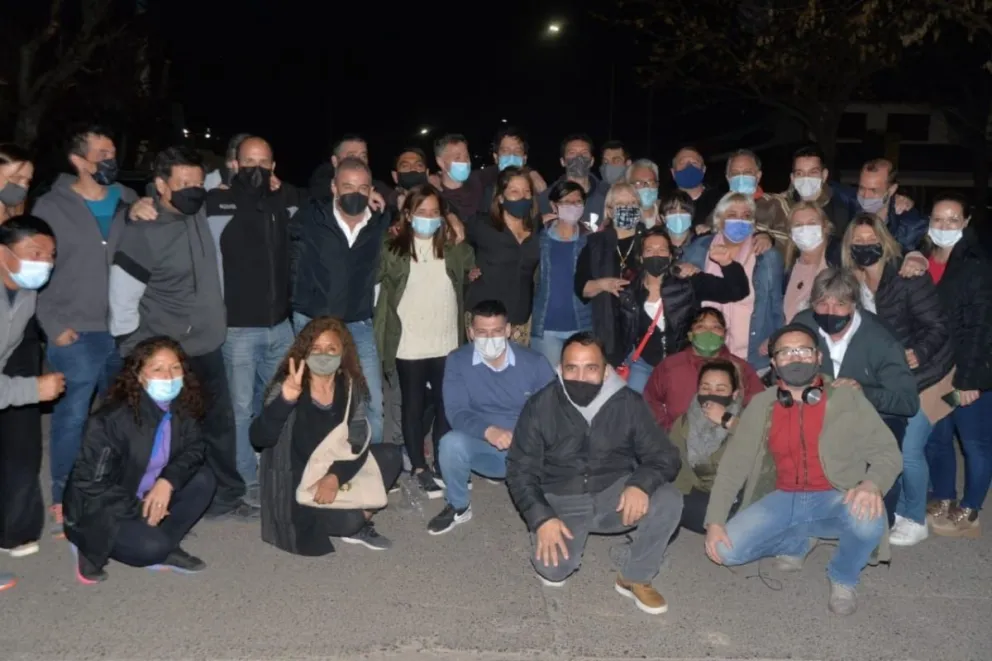 Juntos Somos Río Negro fue a festejar a la Fuente de Viedma
