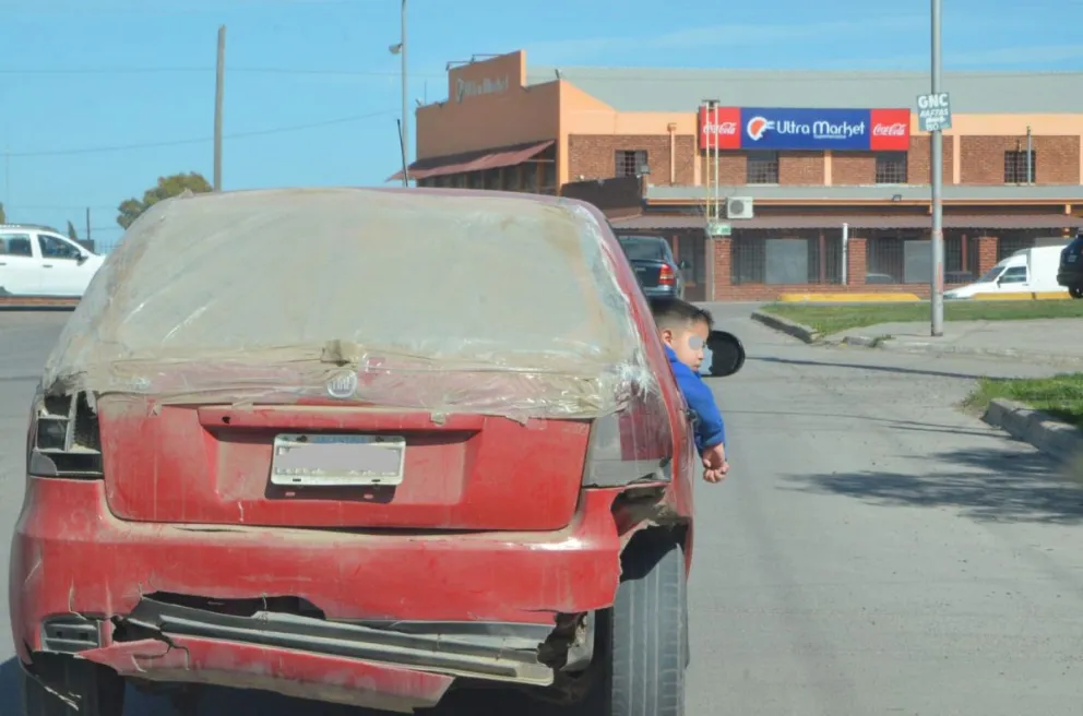 ¿Y la VTV?: Peligro en la calle con los autos destartalados