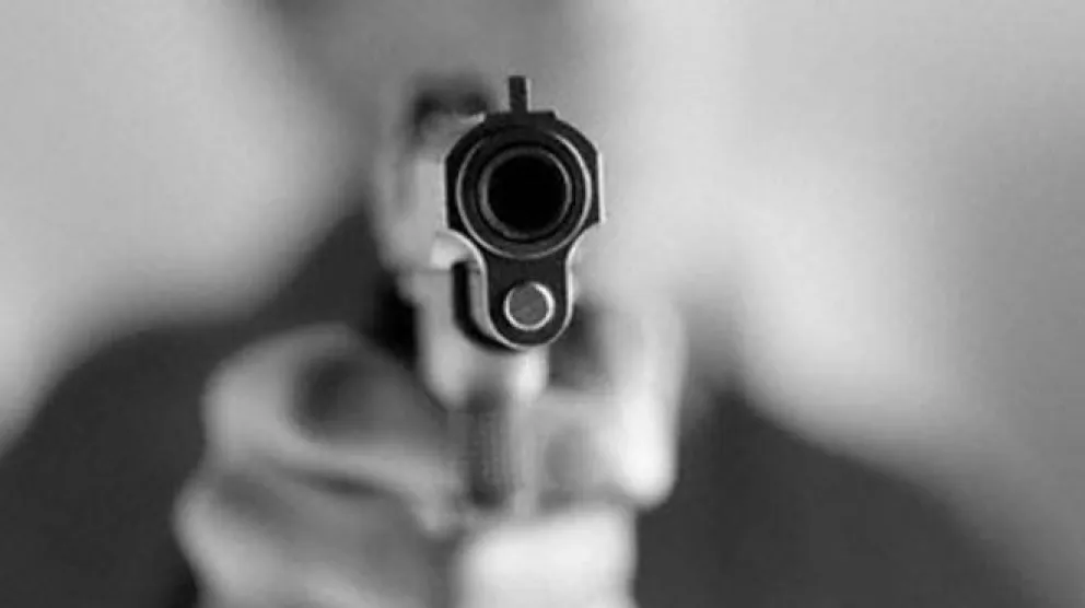 Violenta Viedma: Le apuntaron con un arma en la cabeza para sacarle un celular