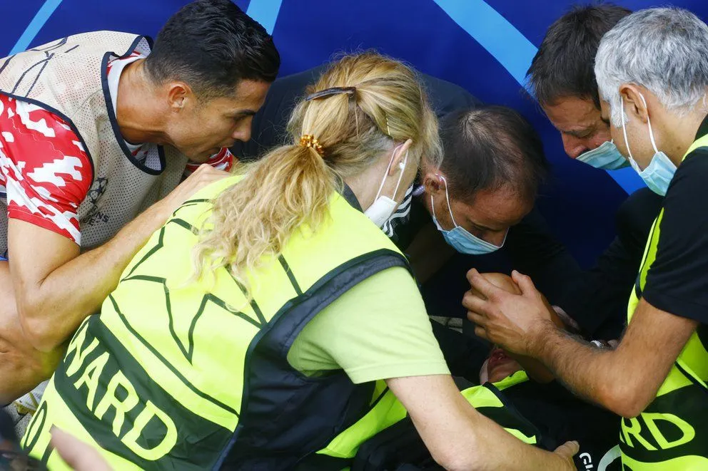 Cristiano Ronaldo noqueó de un pelotazo a una guardia de seguridad