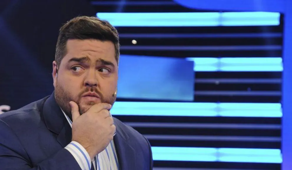 ¡Increíble! Una fan de Darío Barassi se tatuó al conductor en la pierna