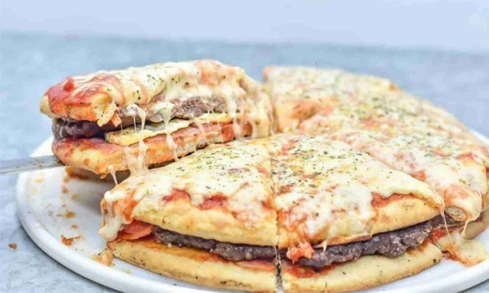 ¡Una bomba! Cómo hacer una súper y deliciosa hamburpizza en pocos pasos