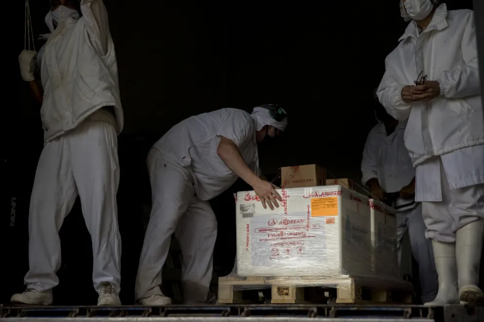 Siguen vacunando contra el Covid, a la espera de las Pfizer