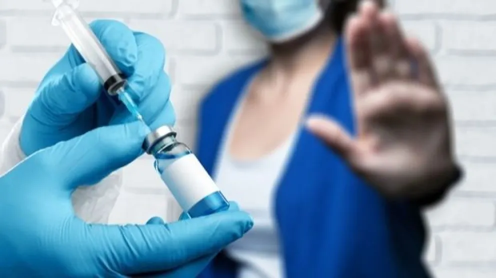 Francia: suspenderán a trabajadores de salud no vacunados contra el COVID
