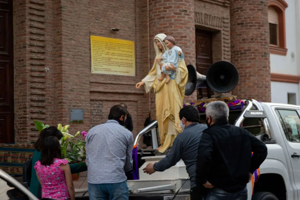 La imagen de la Virgen sale a recorrer los barrios