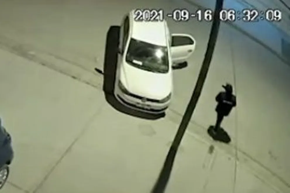 Sigiloso robo en el interior de un coche enfrente de OCA
