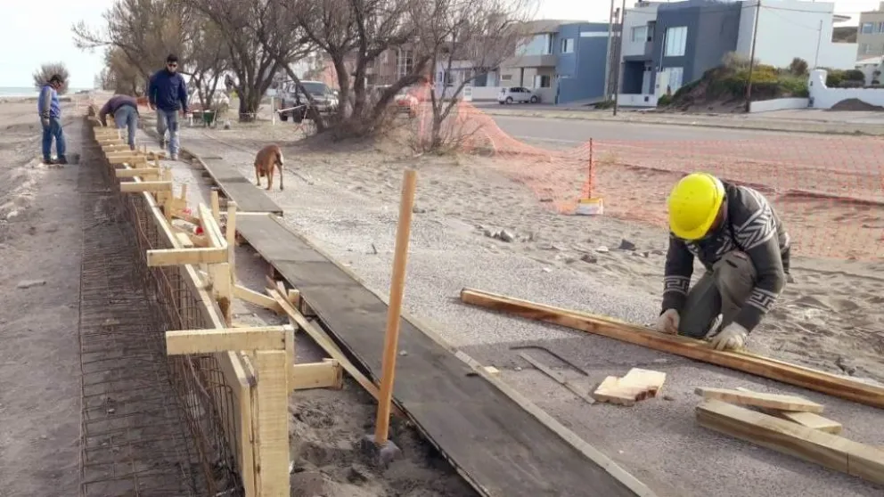 Ladrillo por ladrillo, a toda marcha con la costanera de El Cóndor