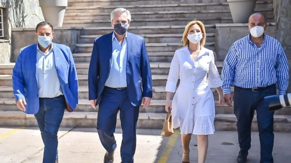 Alberto Fernández toma juramento al nuevo Gabinete