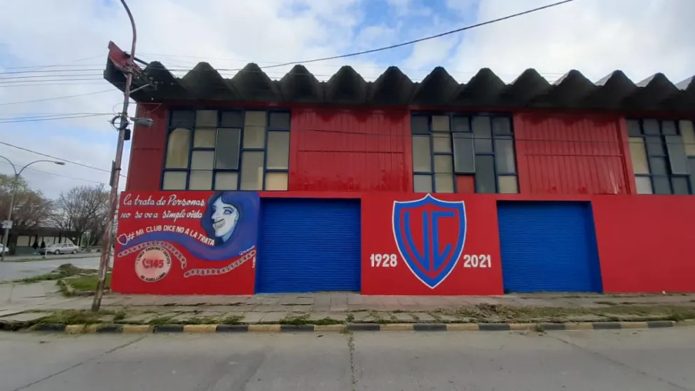 Un club, una hija, un padre y el primer mural rionegrino contra la trata