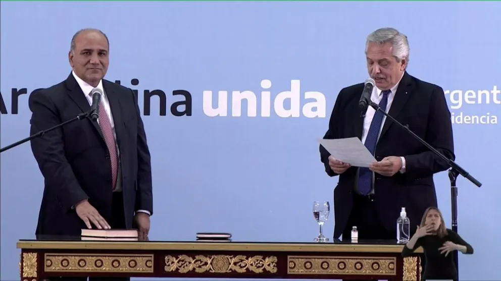 Fernández tomó juramento a los nuevos ministros: “hay dos países en pugna”