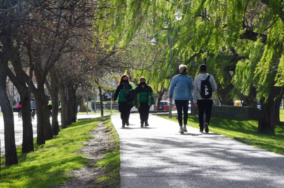 La primavera llega con sol y viento, pero sin encierros