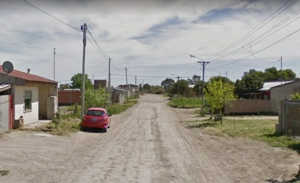 Machirulo descargó su furia contra el auto de su suegra
