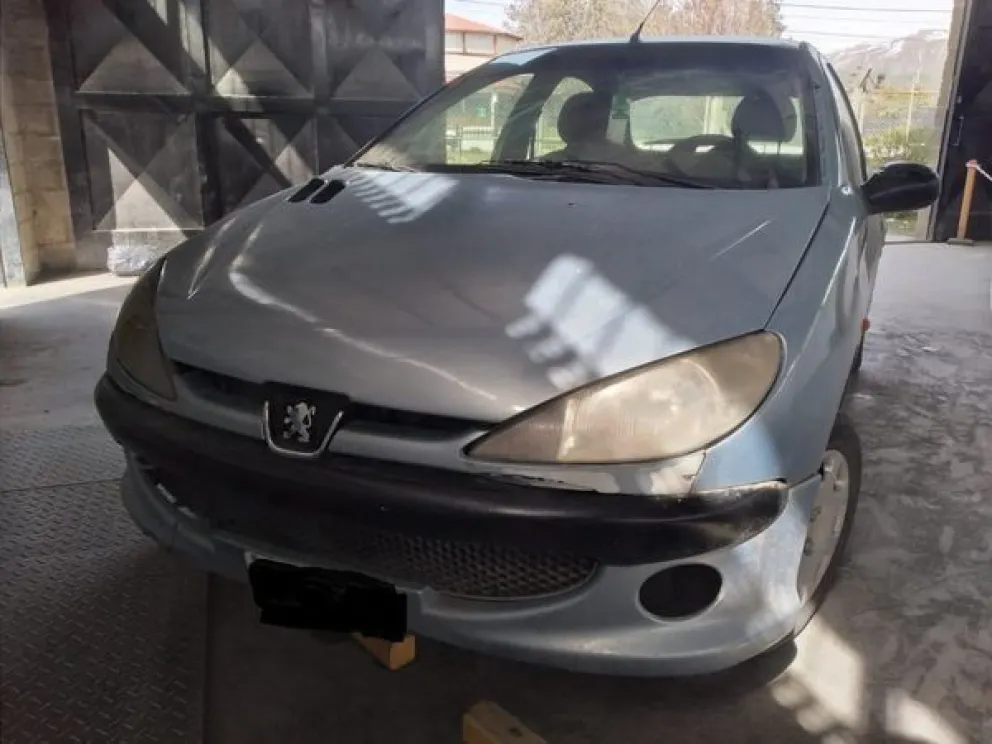 Varios vehículos "truchos" con la faja de secuestro en Viedma