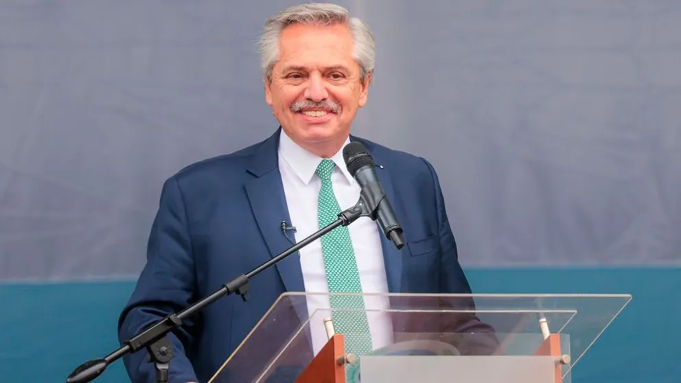 Alberto Fernández: "Cumpliré con mi compromiso de poner a la Argentina de pie"