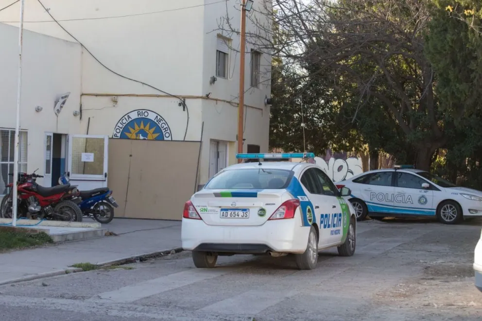 Gracias a un vecino lo atraparon en la casa de su ex: tenía orden de restricción