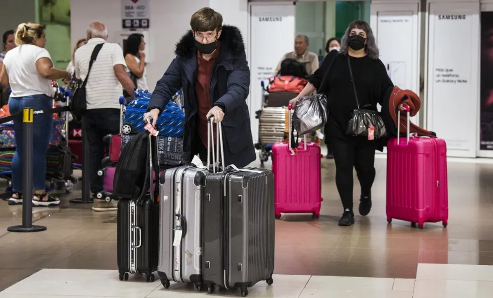 ¿Se podrá viajar al exterior? Cuánto estará el dólar para las vacaciones 2022