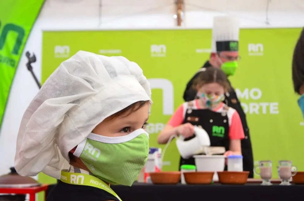 La niñez se metió en la cocina de la Fiesta de los Frutos Secos, y se comió la cancha