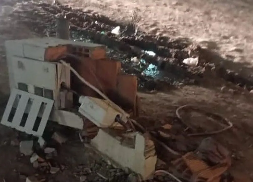 Chocó, destruyó un pilar eléctrico y se fugó: ahora se hacen varios replanteos