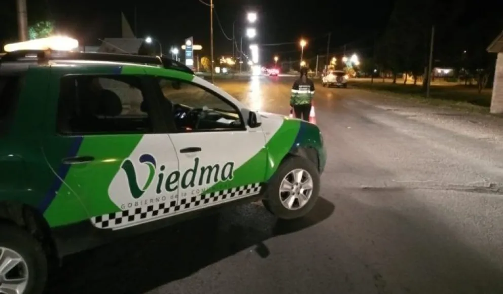 Un conductor se negó a parar en un control, pisó el pie a un inspector y huyó