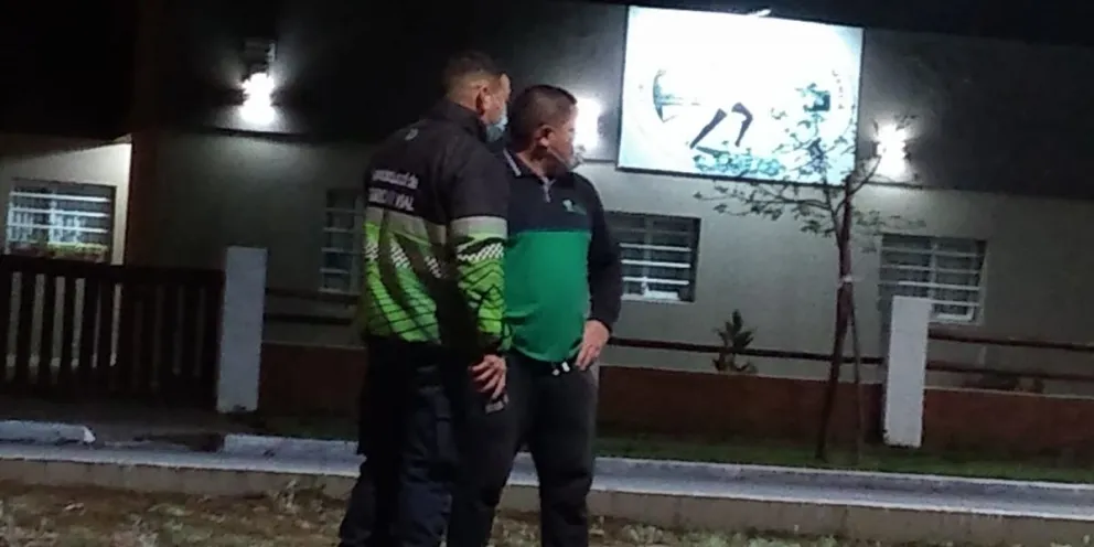 Estaban en una fiesta clandestina hasta que cayeron inspectores municipales y policías