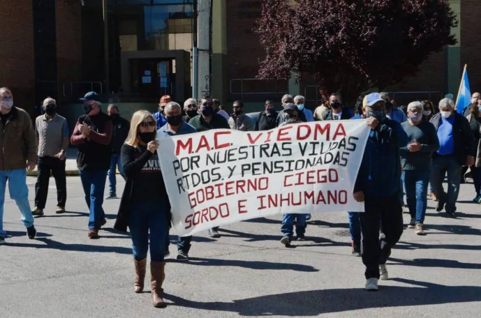 La ANSES olvidó otra vez a los jubilados policiales, y fueron al edificio a protestar 