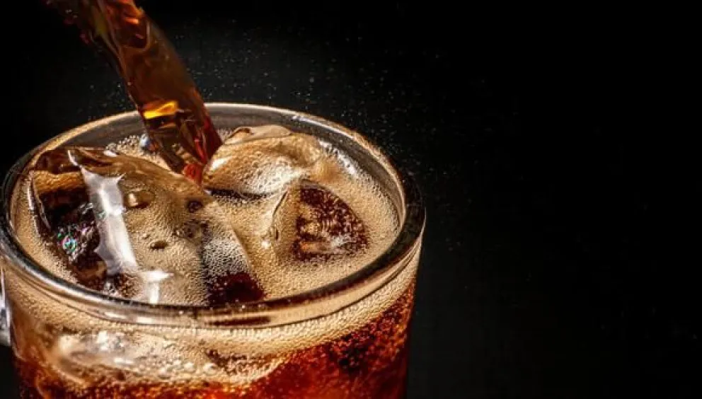 Tragedia: Un hombre bebió una botella de gaseosa entera en 10 minutos y murió