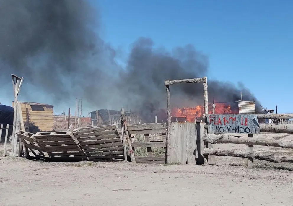 El fuego devoró una casilla en la calle 30
