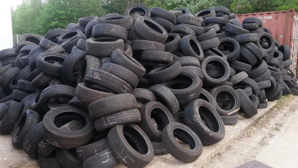 Quieren que fabricantes de neumáticos se hagan cargo de su reciclado y disposición final
