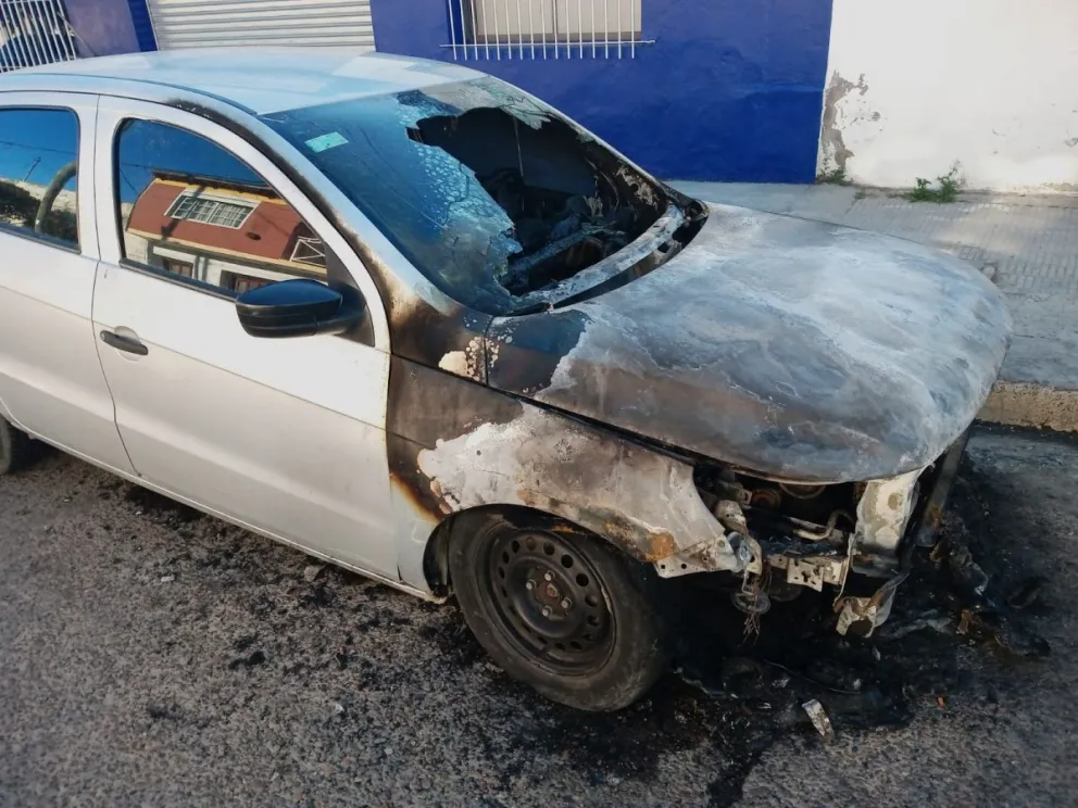 La Justicia bonaerense salió a "bancar" a la joven a quien le incendiaron el automóvil