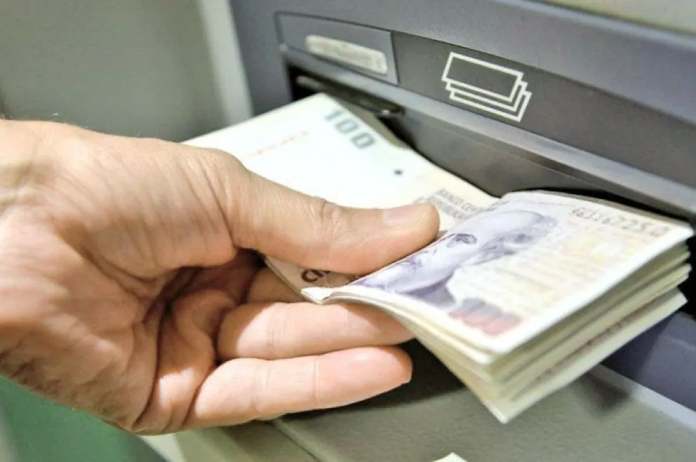 Empleados municipales de Viedma reclaman el cobro del bono de 60 mil pesos  dispuesto por el Gobierno nacional