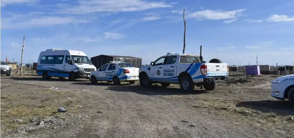 Tensión en la toma Nueva Vida con un megaoperativo policial