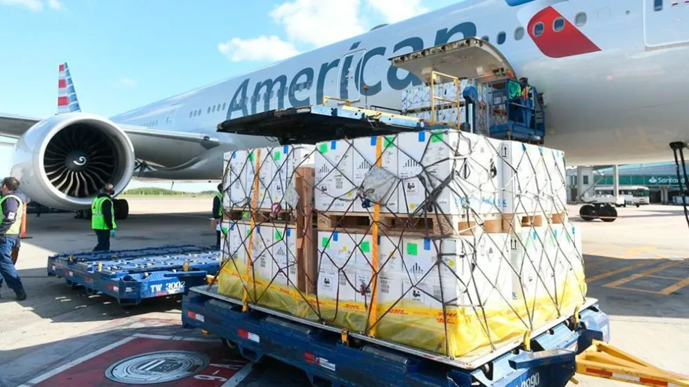 Arribó al país un nuevo vuelo con más de 800 mil dosis de vacunas Pfizer 