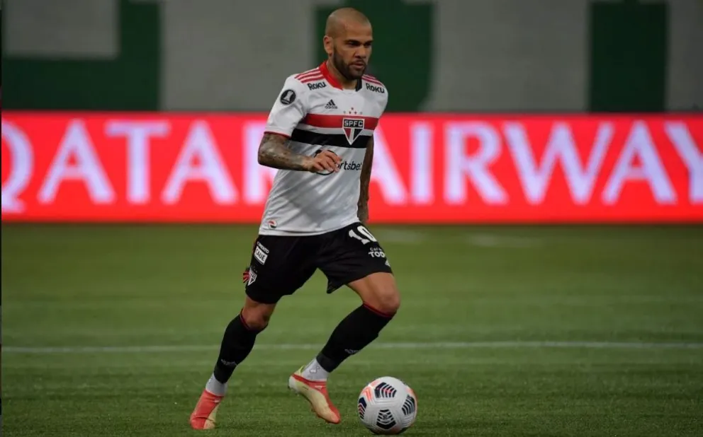 ¡Bombazo! Un equipo argentino le hizo una oferta a Dani Alvez