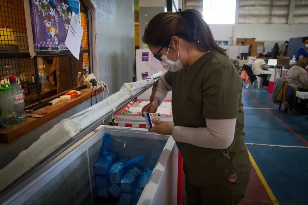 Aceleran el paso y hasta en el feriado continuará la vacunación 