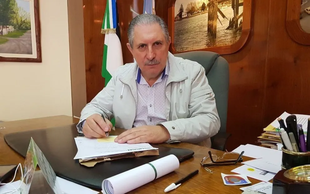 Scalesi insistió en un 2 por ciento más y cuestionó a la gobernadora por no recibirlo