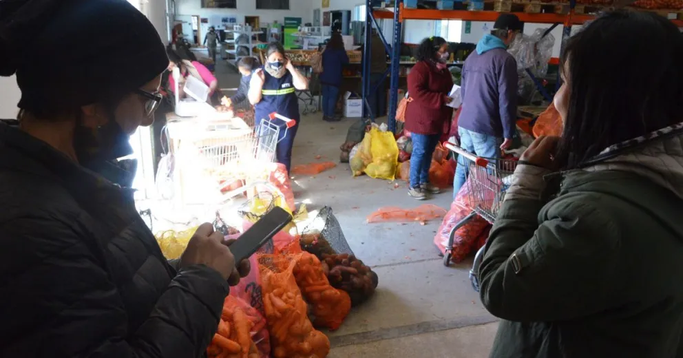 Productos agroecológicos del Idevi pasaron por la Línea Sur y llegaron hasta Bariloche