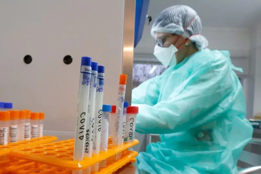 Morir "con" o "por" coronavirus: La diferencia que generó polémica en Viedma