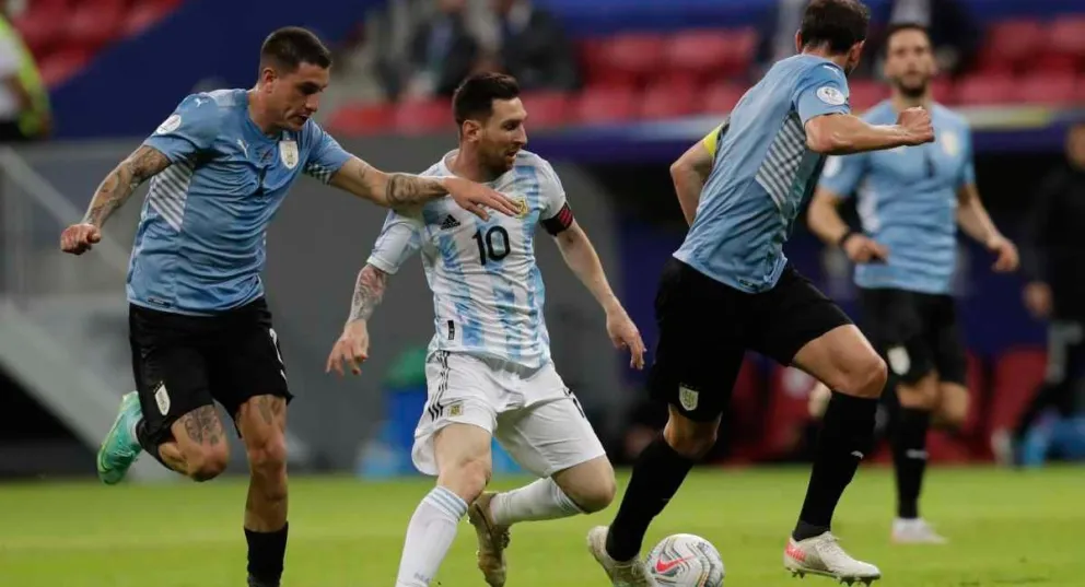 Argentina - Uruguay por las Eliminatorias: horario, formaciones y cómo ver en vivo