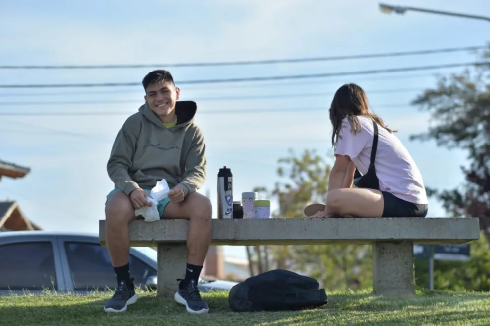 Fotogalería: el calor y el feriado alentaron una nutrida concurrencia a la costanera